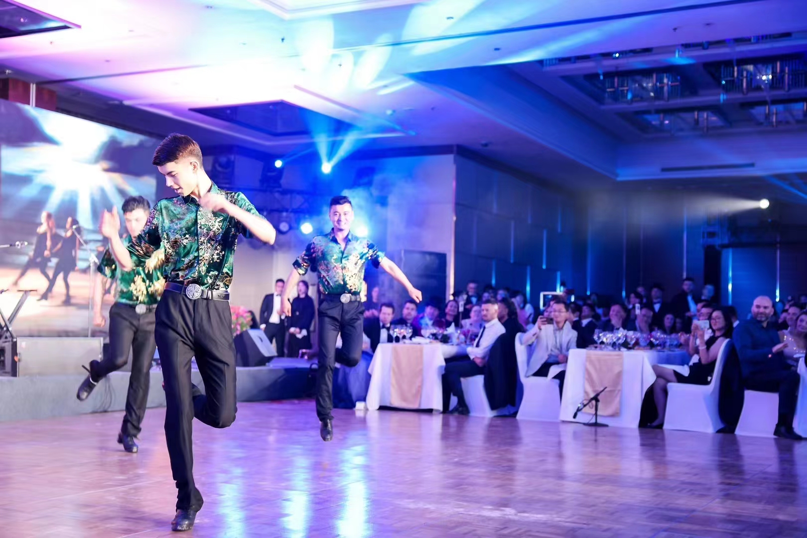 兆龙国际教育受邀参加第28届Irish Ball (7).jpg