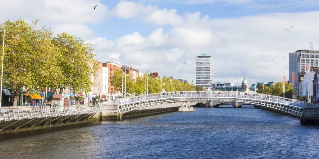 都柏林是爱尔兰政治、经济和文化的中心.jpg